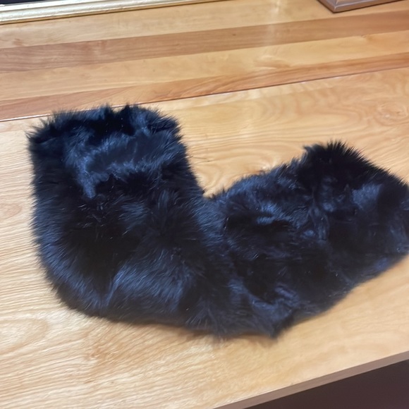 Black faux fur scarf - Picture 3 of 3